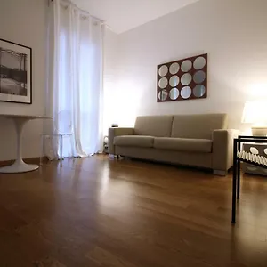 Apartment Brera - Fiori Chiari Charme, Milan