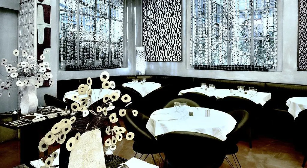 3 Rooms 10 Corso Como Milano 2*,  Italia